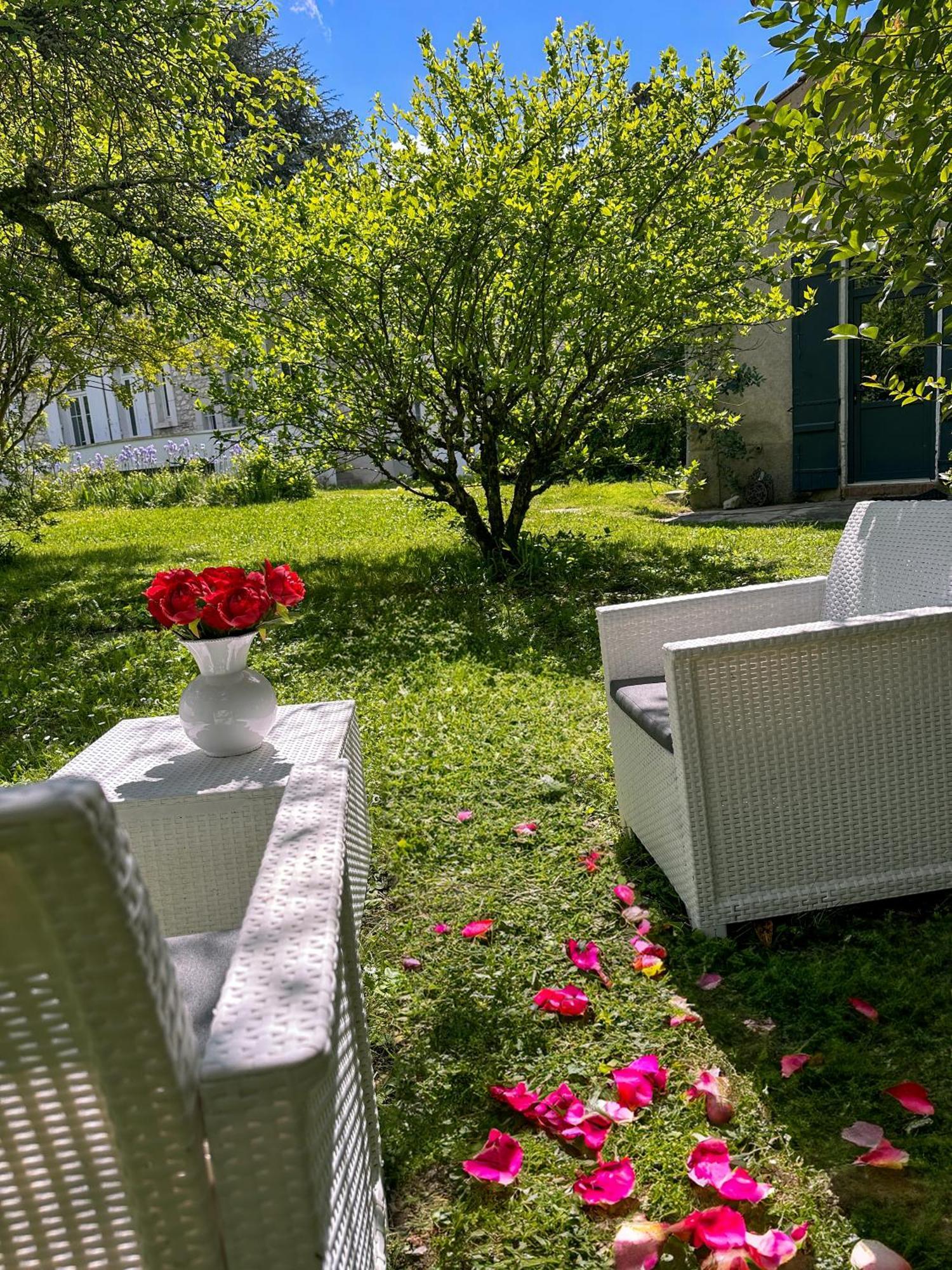 La Maison De Romance D'Hauterive วีเนิฟ-โซร์-ล็อต ภายนอก รูปภาพ