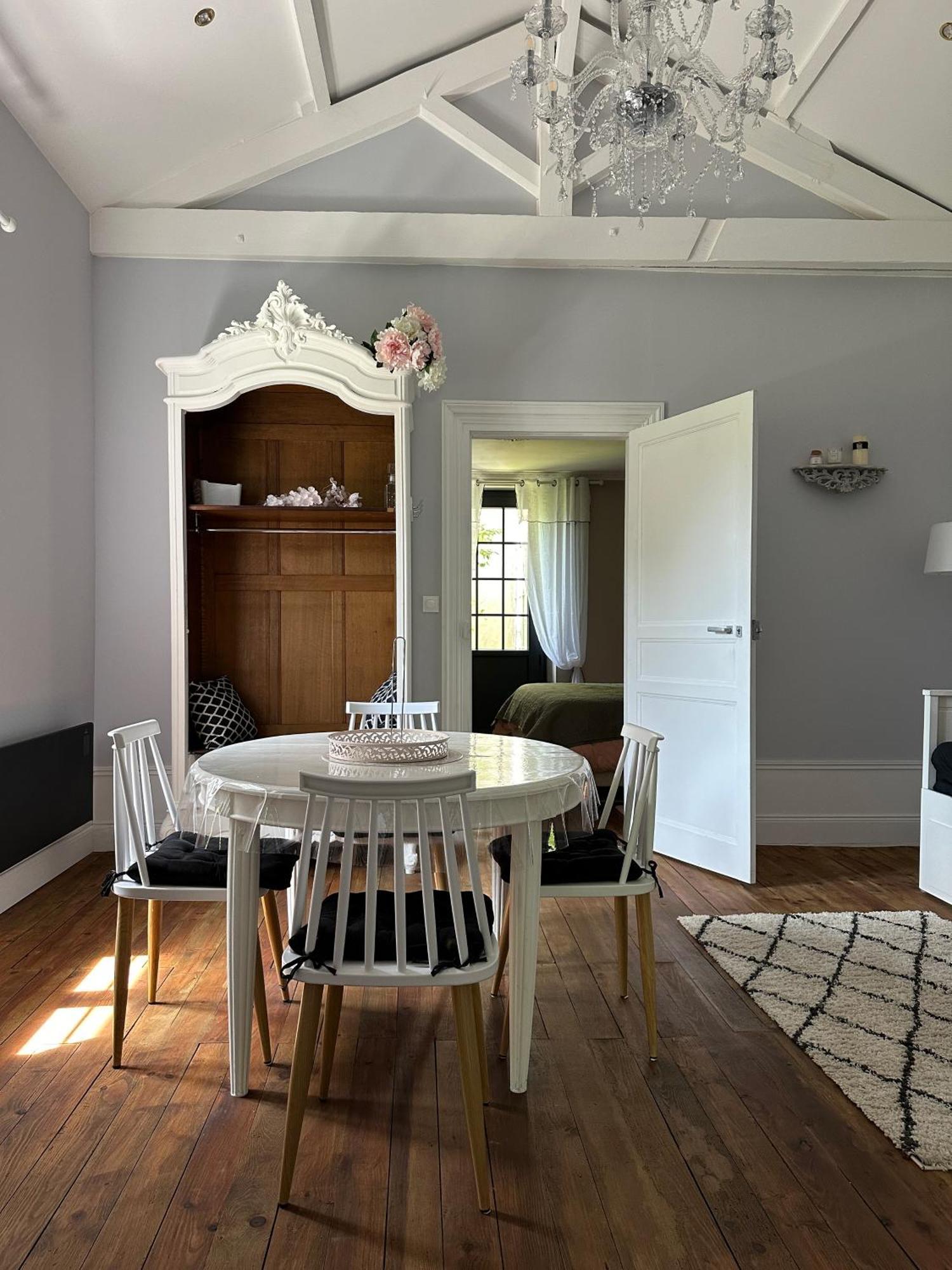 La Maison De Romance D'Hauterive วีเนิฟ-โซร์-ล็อต ภายนอก รูปภาพ