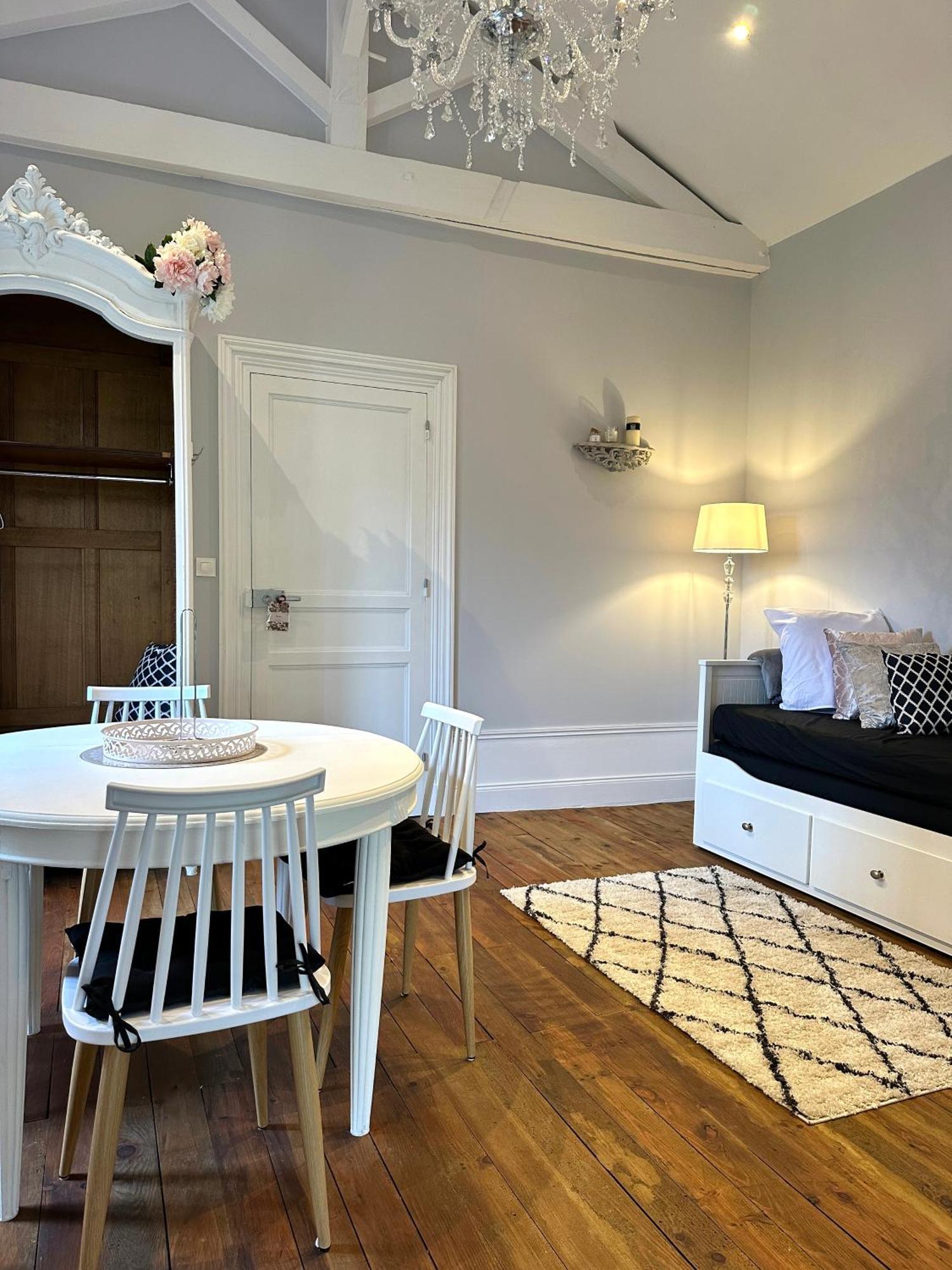La Maison De Romance D'Hauterive วีเนิฟ-โซร์-ล็อต ภายนอก รูปภาพ